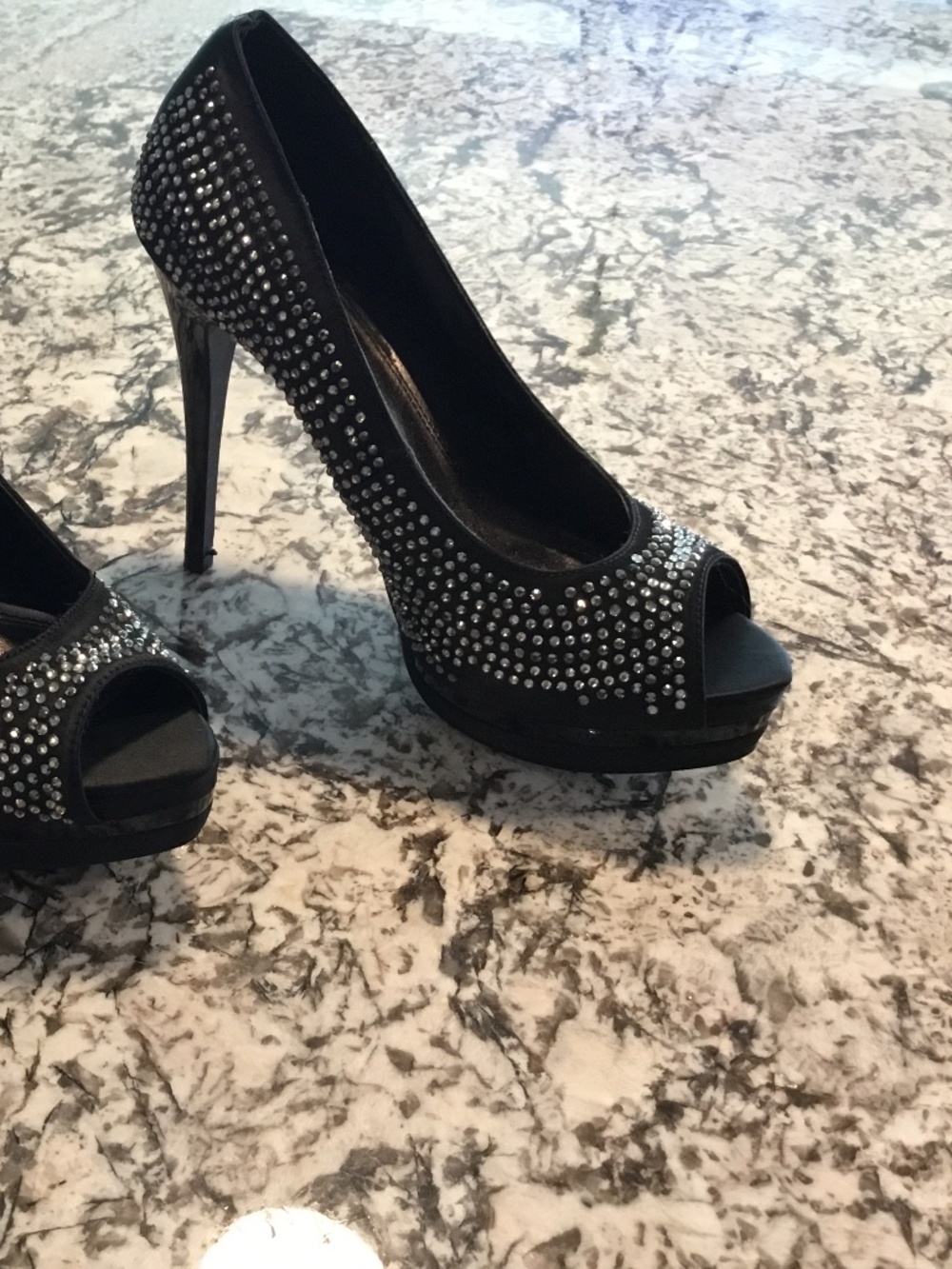 Le Château- Elegant sparkly heels